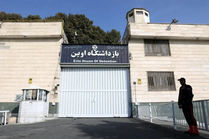 ویدیوی منتسب به هدف قرار گرفتن ورودی درب زندان اوین + فیلم
