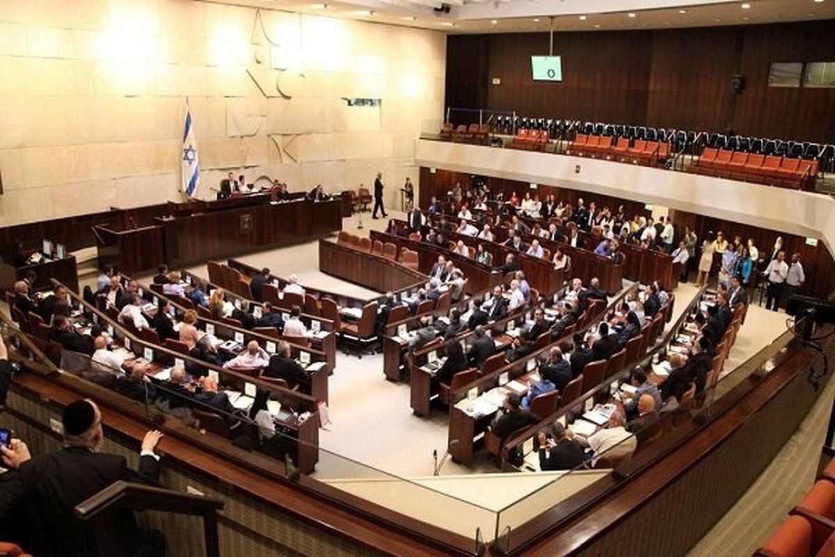 دادگاه عالی رژیم صهیونیستی وزیر نتانیاهو را به علت فساد برکنار کرد