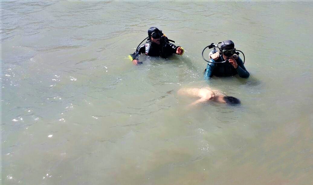 غرق شدن یک پدر و پسر در استخر 9 متری آب به علت ناآشنا بودن به فنون شنا 