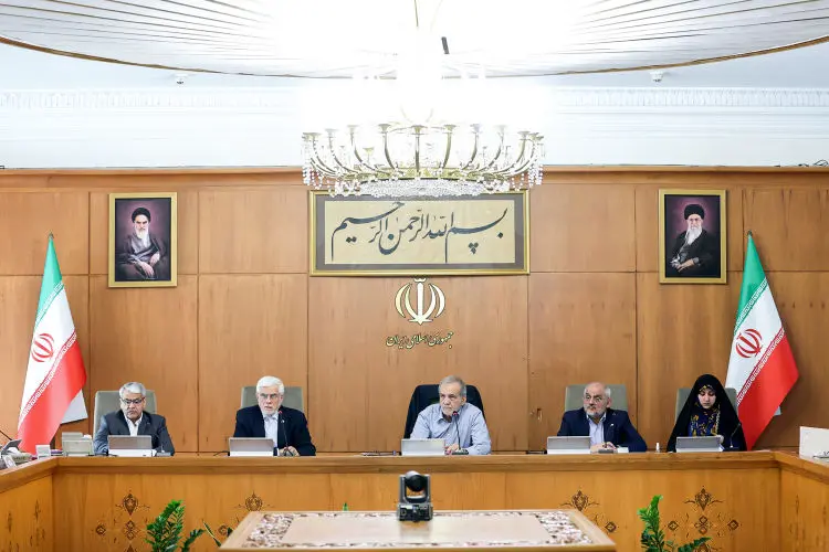 حقوق و پاداش کارکنان براساس عملکرد پرداخت شود