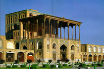 ایجاد مرکز نظارت بر فعالیت تورهای گردشگری اصفهان در کاخ عالی قاپو