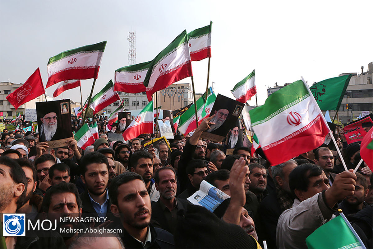 مردم یزد با راهپیمایی اقدام اغتشاشگران را محکوم کردند