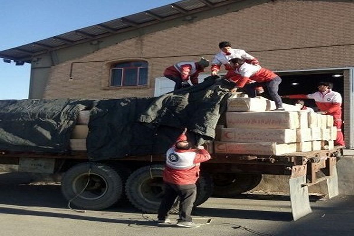 ارسال نخستین محموله کمک‌های هلال احمر هرمزگان به زلزله زدگان کرمان