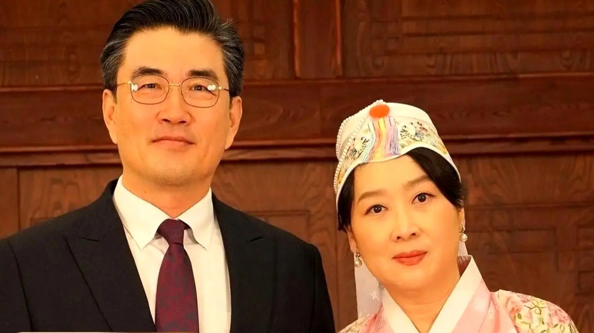 آوازخوانی سفیر کره جنوبی در باغ‌های انار قم! + فیلم