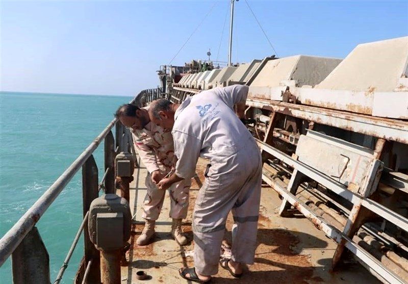 IRGC Navy Captures Fuel Smugglers in SE Iran
