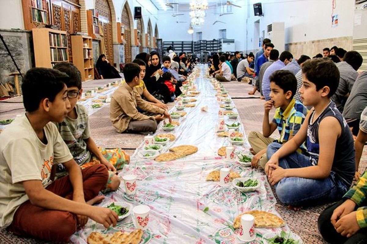 برگزاری مراسم افطاری ویژه کودکان کار در اصفهان 
