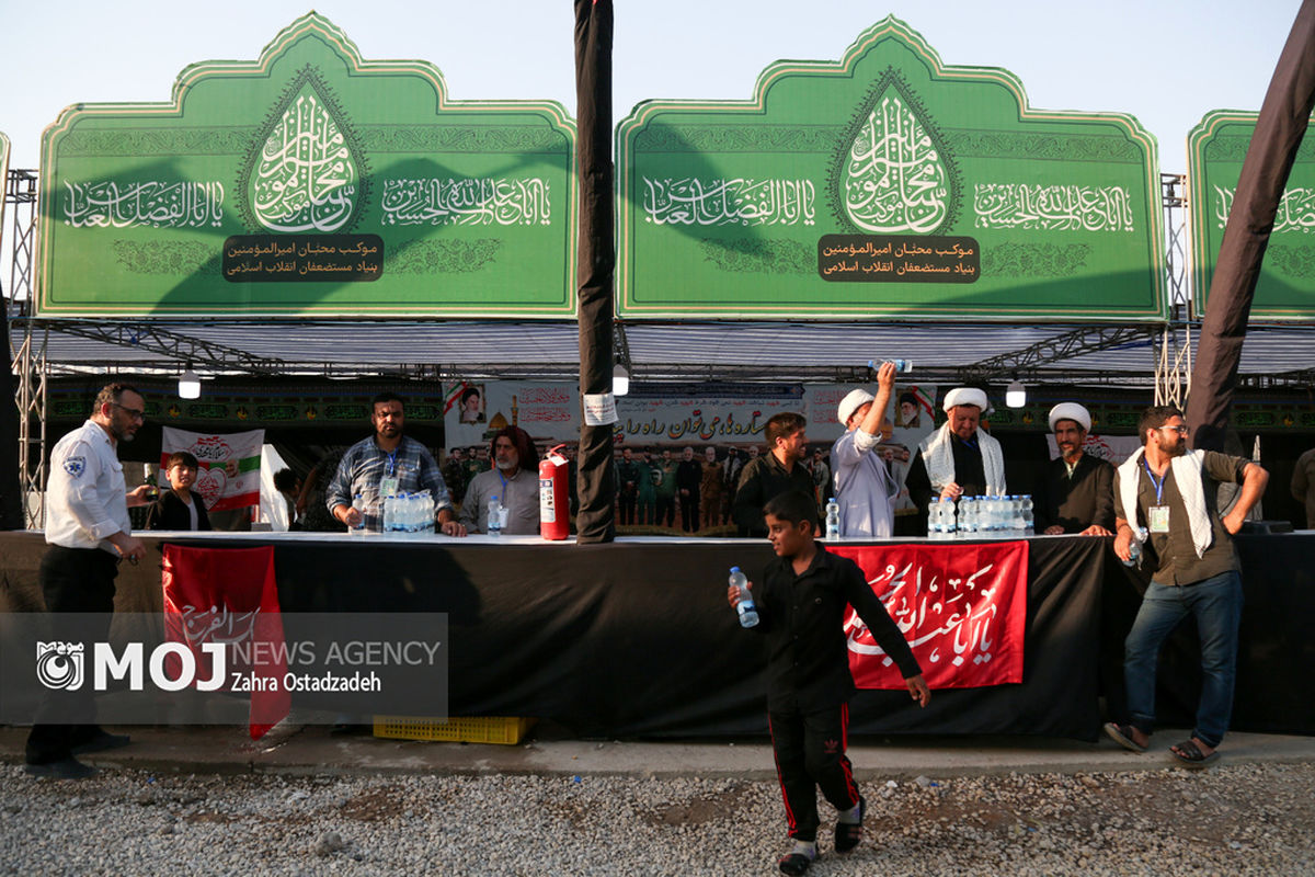 خدمات‌رسانی‌ شبانه‌روزی‌ به زائران در مسیر چذابه و شلمچه