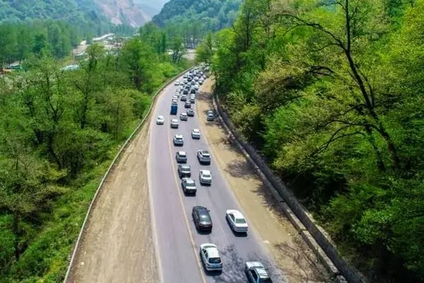 جاده هراز به دلیل ترافیک از گزنک تا پلور یک‌طرفه شد