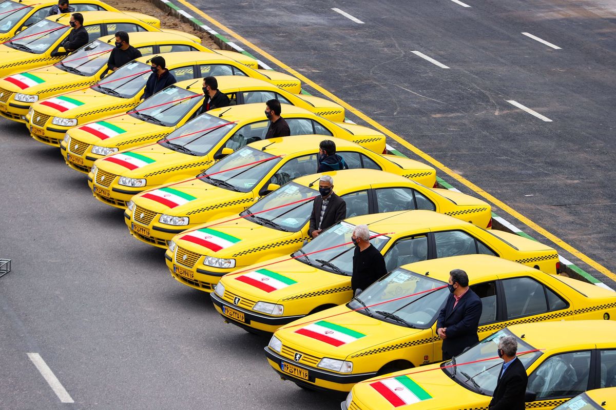پروانه فعالیت رانندگان تاکسی در دفاتر پیشخوان صادر می‌شود