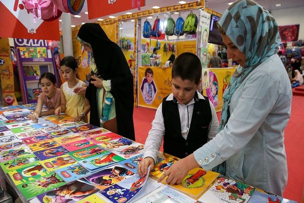 نمایشگاه‌ نوشت افزار ایرانی «ایران نوشت» در مدارس لرستان برپا شد