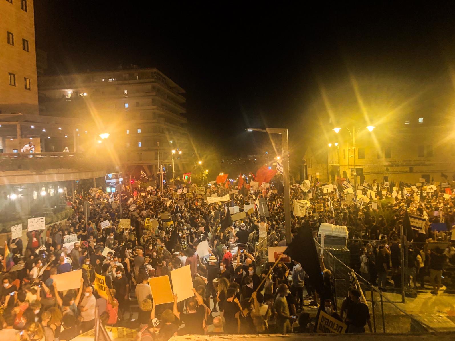 تظاهرات گسترده مقابل اقامتگاه نتانیاهو
