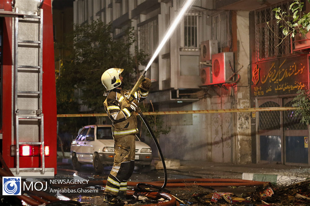 انفجار و آتش‌سوزی شدید ساختمان چهار طبقه در خیابان فخر رازی