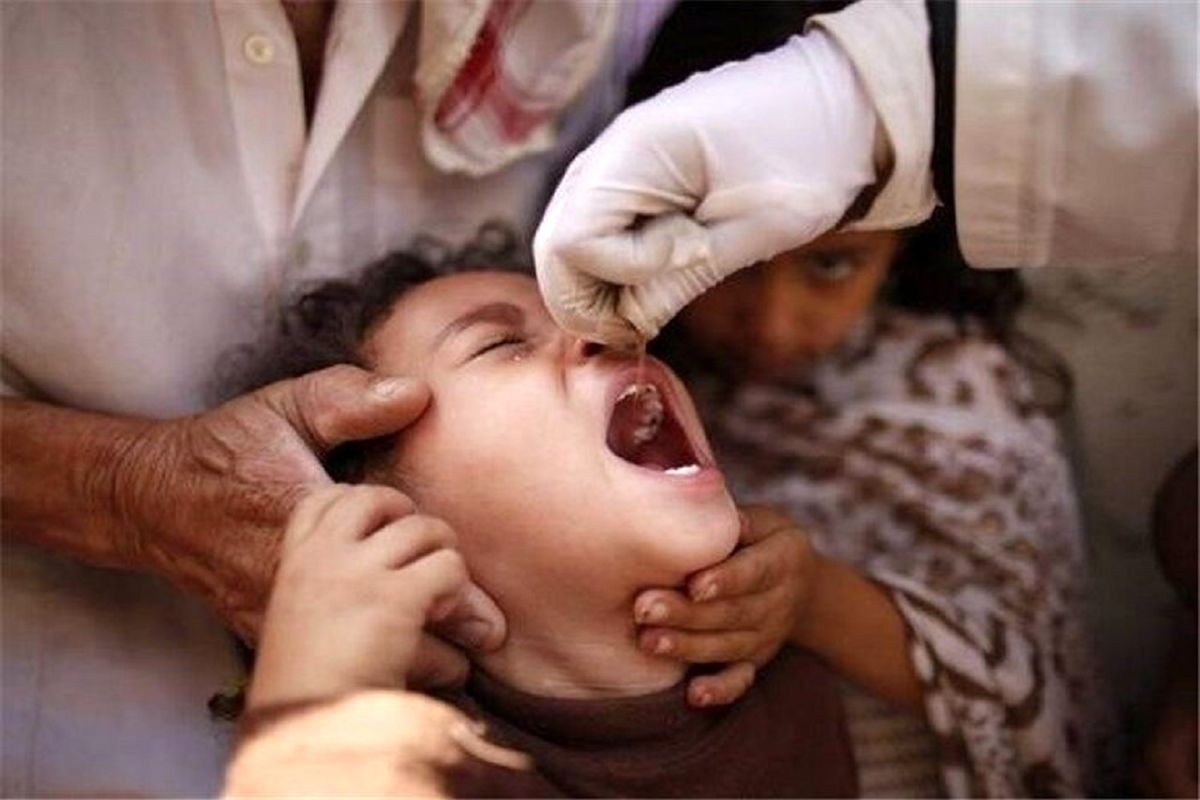 آغاز واکسیناسیون فلج اطفال کودکان غیرایرانی در قم 