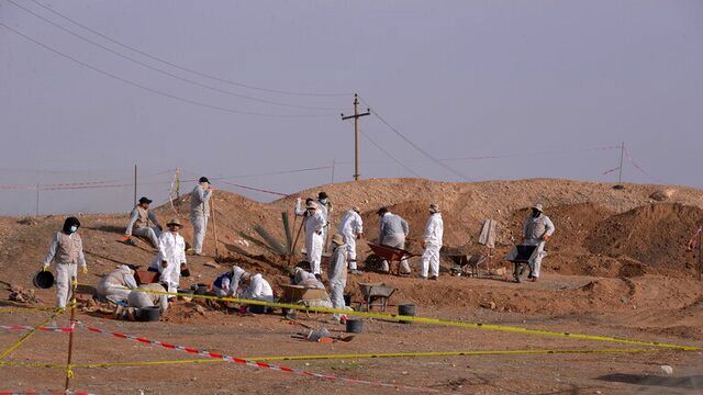 کشف گور دسته جمعی در شهر موصل عراق با ۱۴۳ جسد