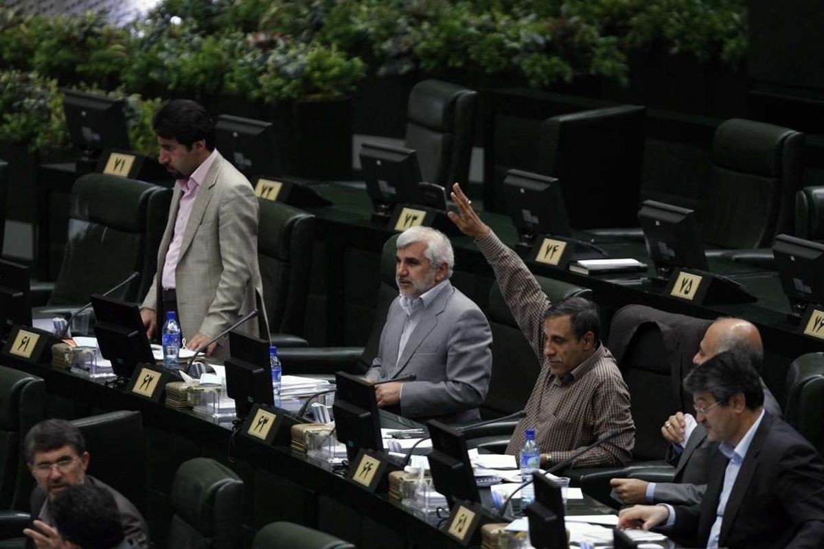 ۳۲ نماینده به جنتی درباره عقب‌نشینی از برگزاری کنسرت در مشهد تذکر دادند