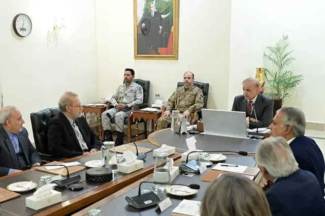 علی لاریجانی در پاکستان با شهباز شریف دیدار کرد