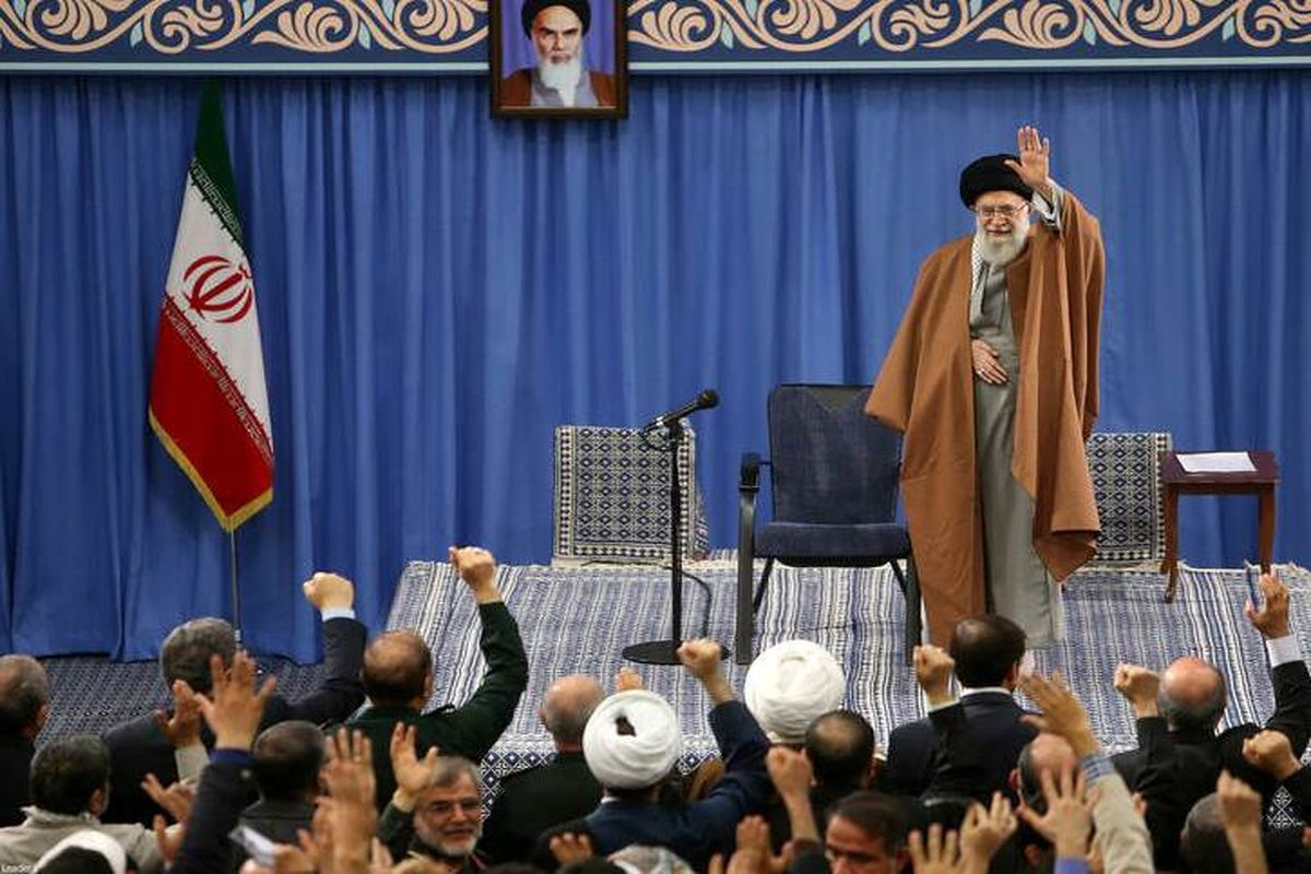 دیدار مردم اصفهان با رهبر انقلاب به مناسبت ۲۵ آبان