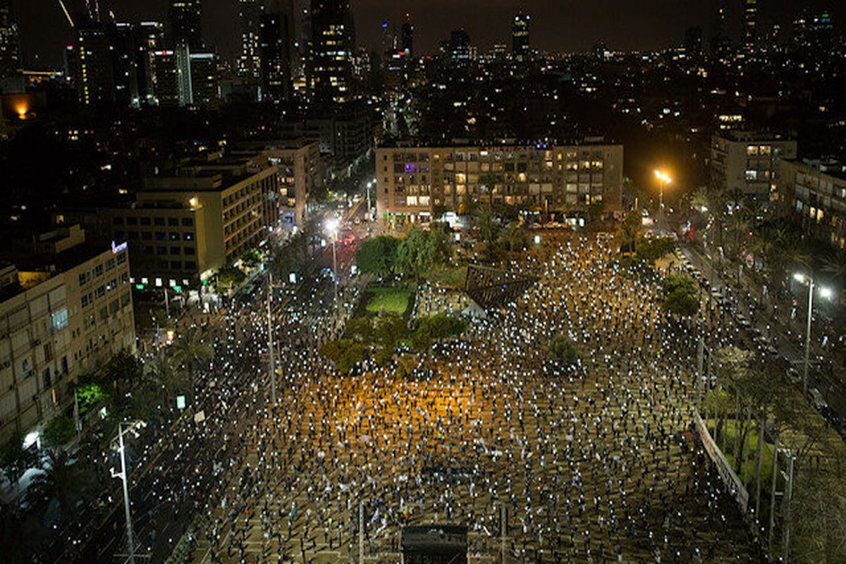 Thousands protest against Netanyahu in Tel Aviv