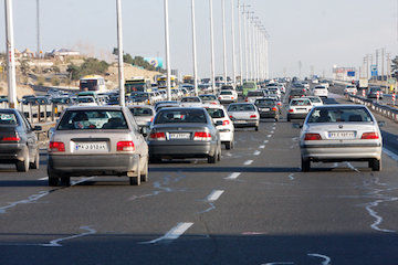 ترافیک سنگین در اتوبان قم – تهران/ رانندگان با سرعت مطمئنه حرکت کنند