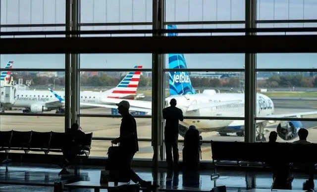 لغو ۲۸۰۰ پرواز در یک روز؛ کمبود کنترل‌کنندگان ترافیک آسمان آمریکا را فلج کرد