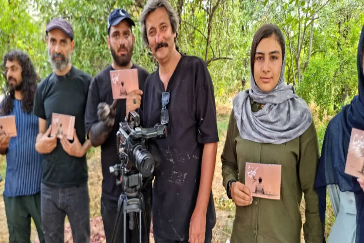 رونمایی از کتاب «من و او در کافه پینا» در پشت‌صحنه فیلم سینمایی «حوالی برزخ»