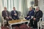 رئیس سازمان ثبت اسناد و املاک با خانواده شهید صارم‌پور دیدار کرد