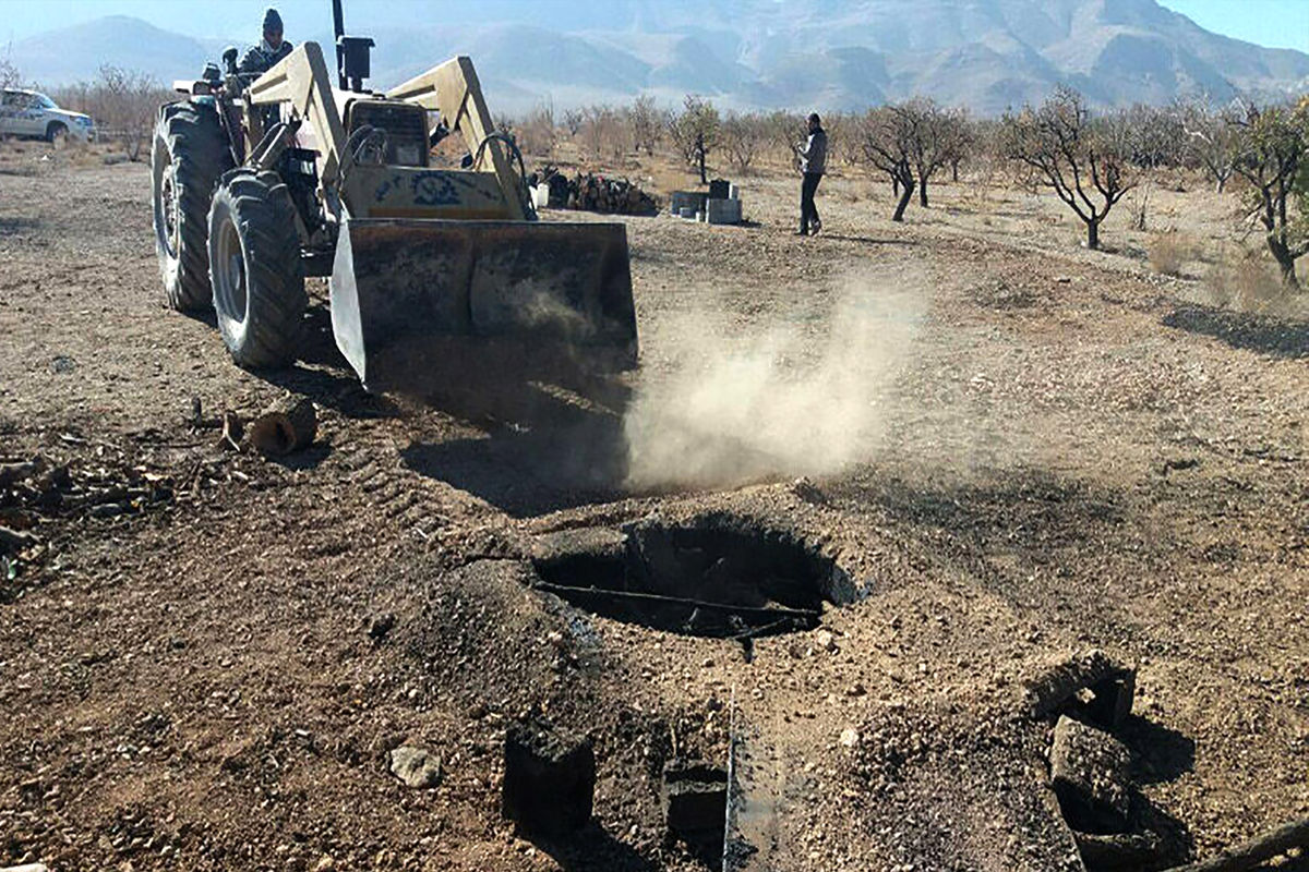 مسدود شدن چاه غیر مجاز با عمق 100متر در شهرستان برخوار