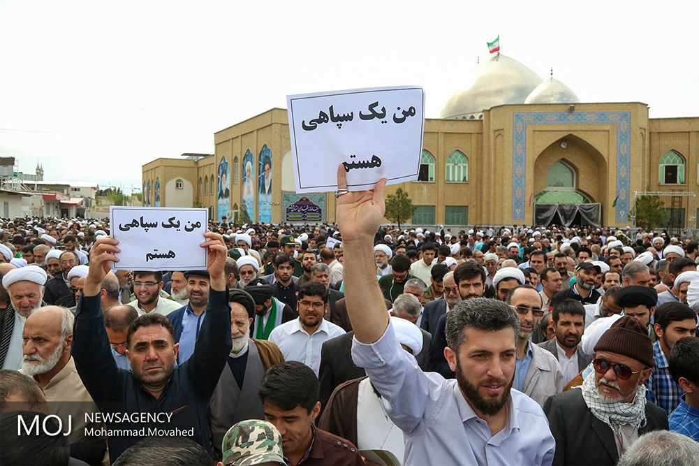 نمازگزاران نماز جمعه این هفته استان یزد با راهپیمایی، سخنان ترامپ درباره سپاه را محکوم کردند 