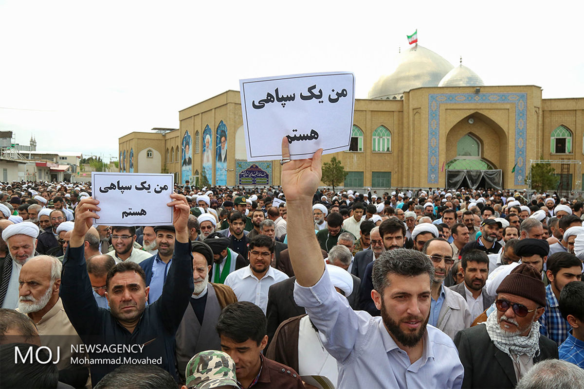 نمازگزاران نماز جمعه این هفته استان یزد با راهپیمایی، سخنان ترامپ درباره سپاه را محکوم کردند 