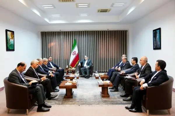 وزیر امور خارجه بر گسترش همکاری‌های اقتصادی و تجاری با کشورهای ساحلی خزر تأکید کرد