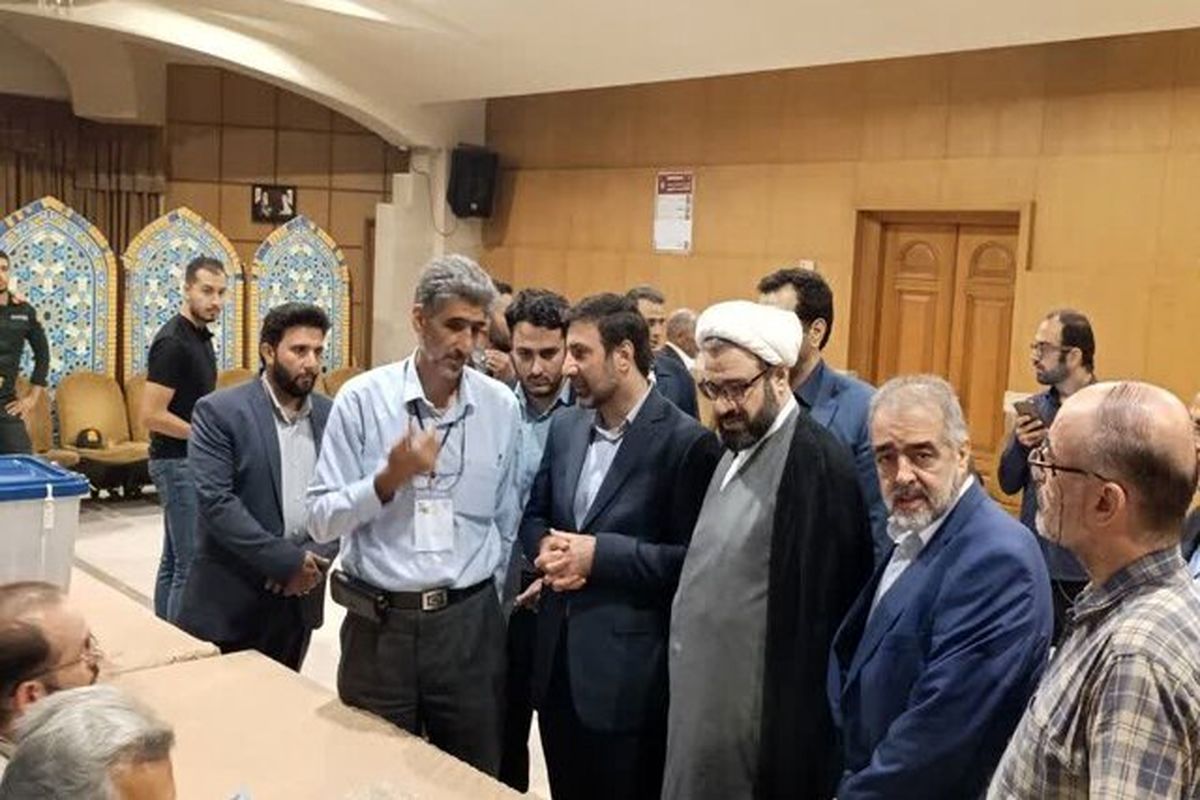 بازدید سخنگوی شورای نگهبان از روند اخذ رای در مسجد حضرت امیر (ع) تهران 