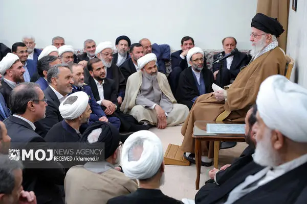 مسائل کشور نباید به گفت‌وگوها گره زده شود