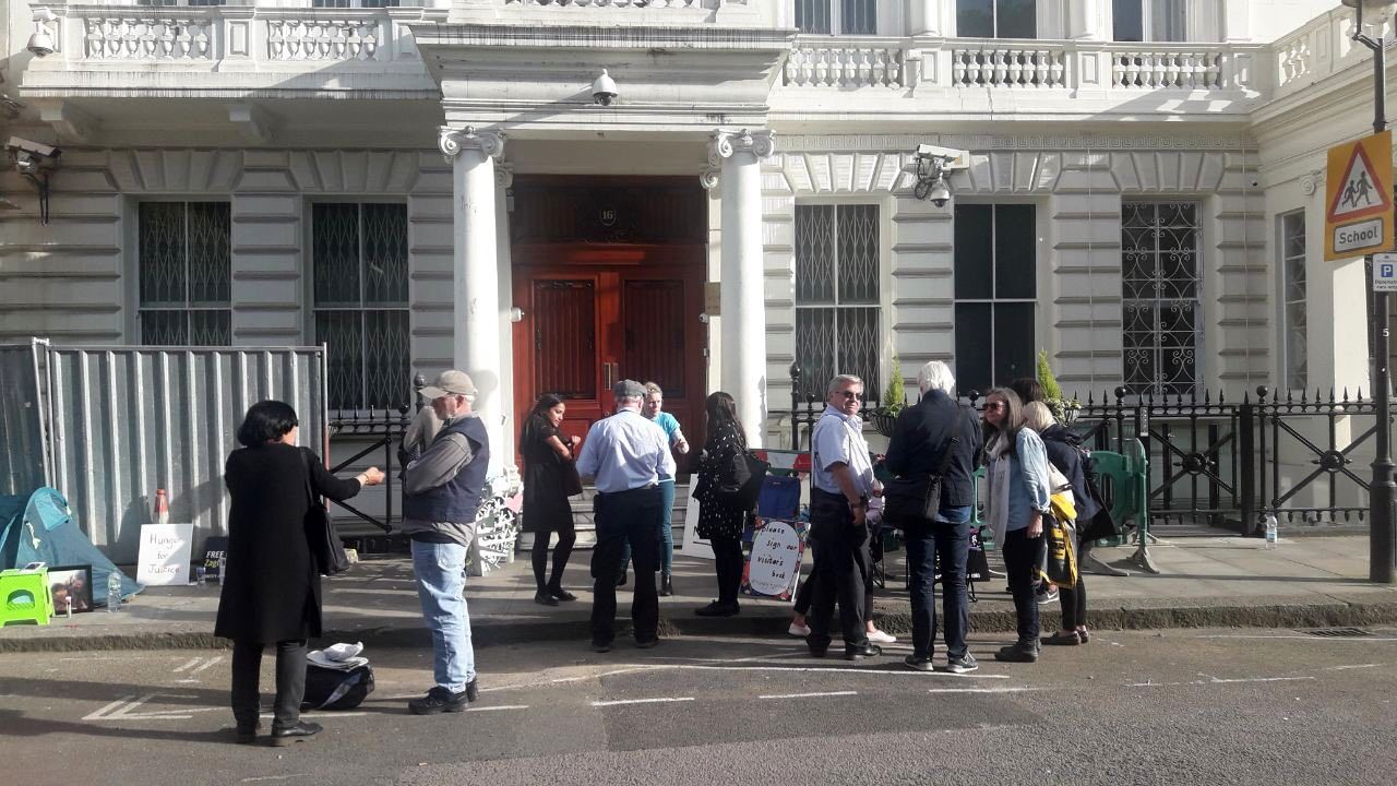 سند سفیر ایران در لندن از اخلال در رفت و آمد به سفارت