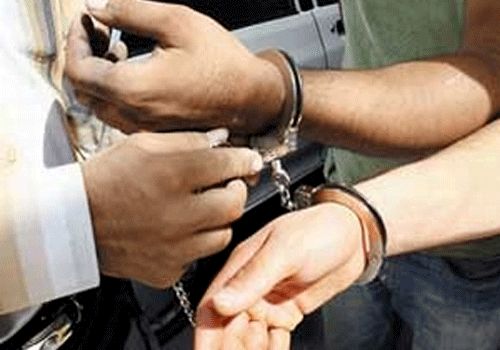 سارق سیم های برق خمینی شهر دستگیر شد 
