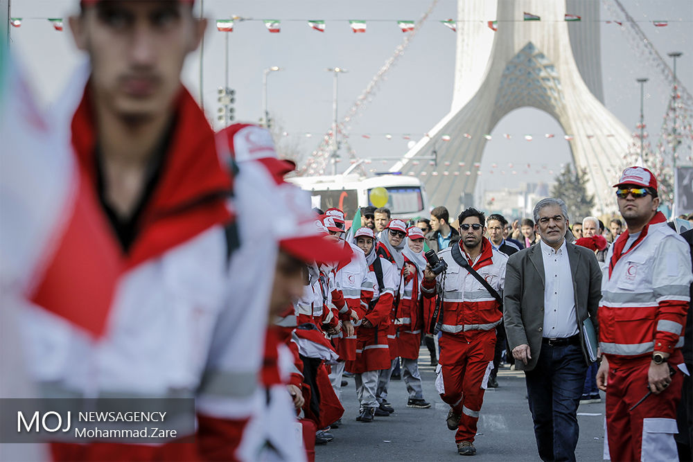 جشن انقلاب اسلامی با امدادگران هلال احمر
