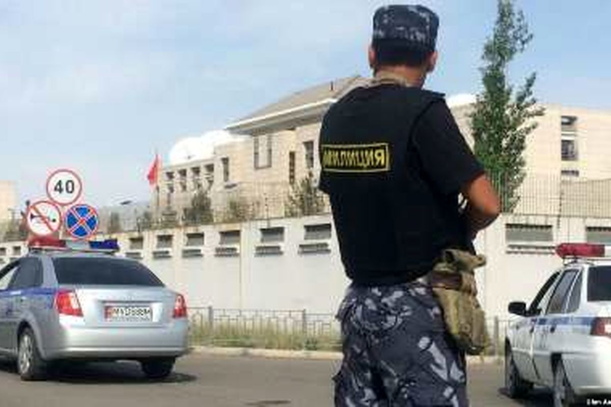 انفجار نزدیک سفارت چین در قرقیزستان + عکس