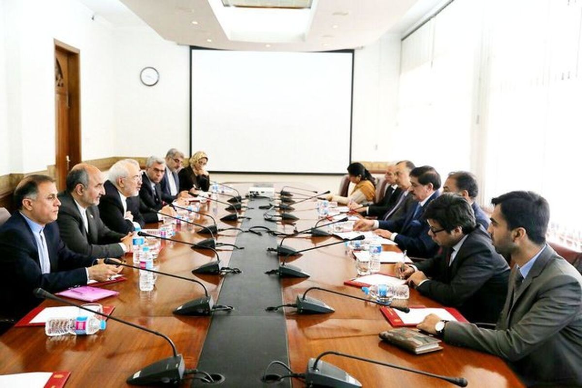 ظریف با مشاور امنیت ملی پاکستان دیدار کرد