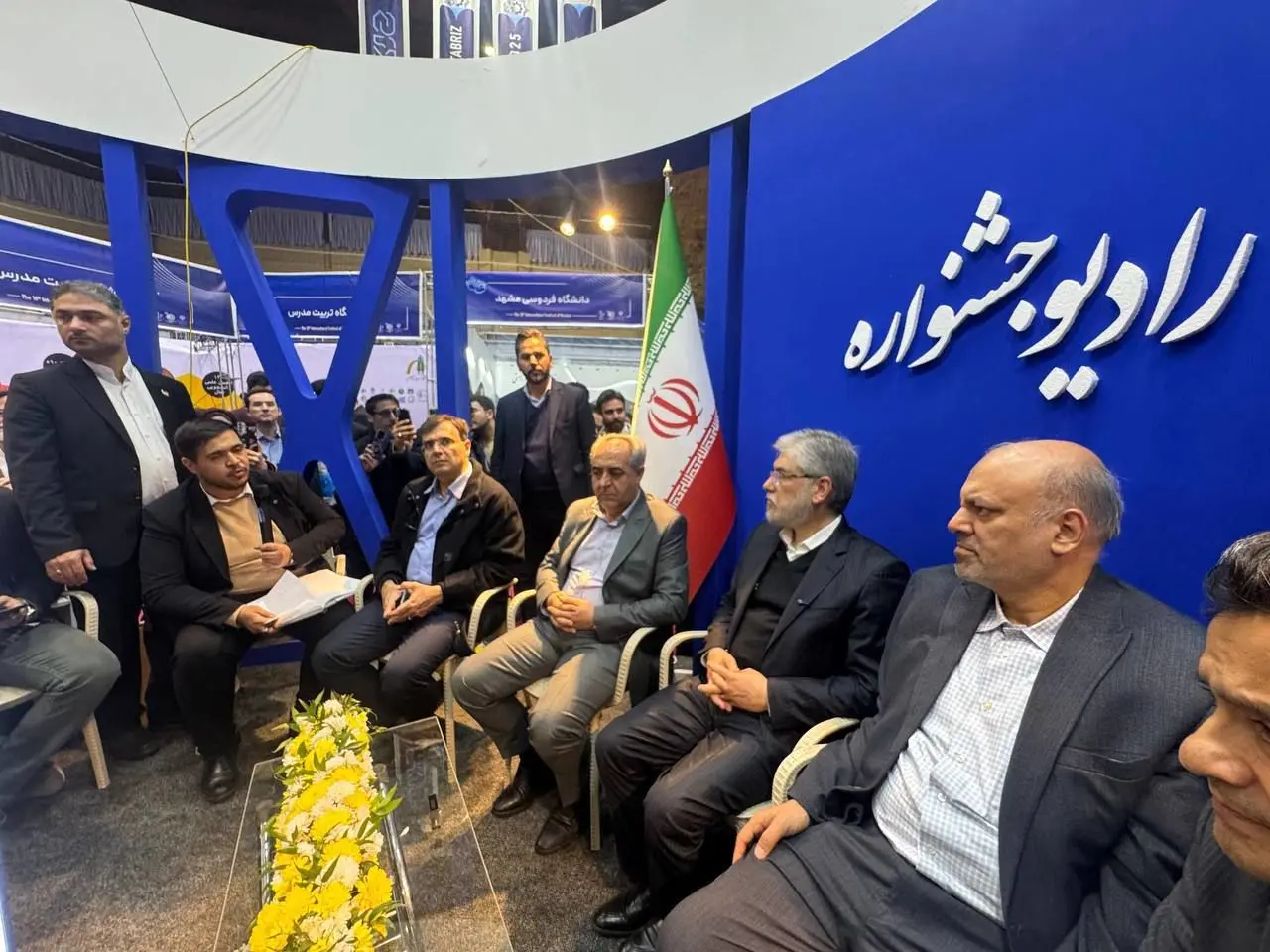 وزیر علوم با جمعی از دانشجویان فعال انجمن‌های علمی دیدار و گفتگو کرد