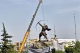  مجسمه ۱۵ متری آرش کمانگیر در میدان ونک نصب شد