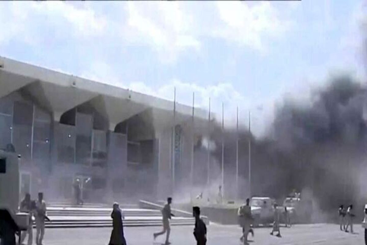 انفجارهای شدید در فرودگاه عدن در پی ورود اعضای دولت منصورهادی