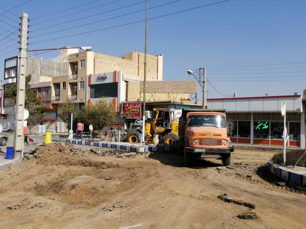 اصلاح خیابان شهید رجایی میبد برای پیشگیری از آب گرفتگی عملیاتی شد