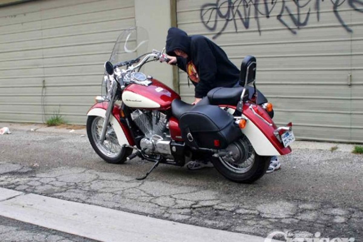 اعتراف سارق حرفه ای به سرقت 20 فقره موتورسیکلت در شادگان 