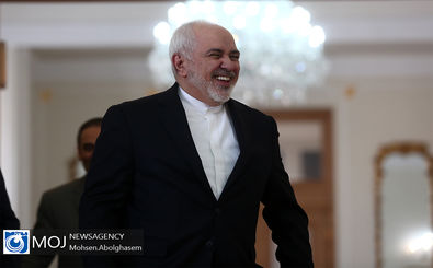 وزیر امور خارجه سابق ایران رای خود را به صندوق انداخت