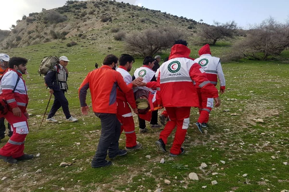 نجات مرد ۶۰ ساله در ارتفاعات منطقه هفت آسیاب شهرستان دره شهر ایلام