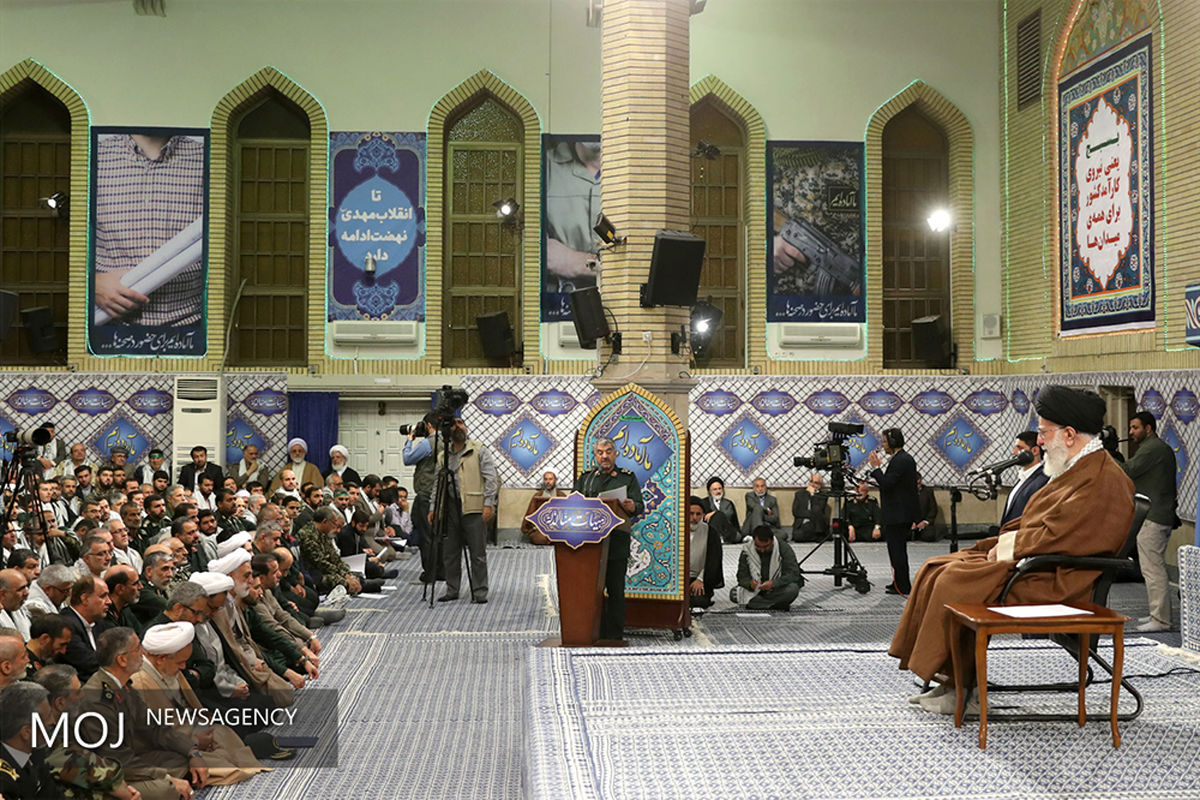 شکست دادن آمریکا در منطقه از معجزات انقلاب اسلامی است