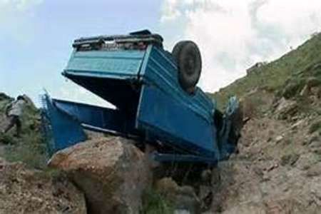 سقوط نیسان وانت به دره در الیگودرز یک کشته و ۱۵ مصدوم بر جا گذاشت