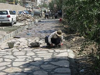 اتمام عملیات احداث پیاده رو و جدول گذاری خیابان اصلی ننله 