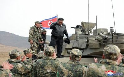کیم از تانک جدید کره شمالی رونمایی کرد