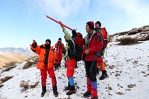 تلاش کوهنوردان برای جستجوی لاشه هواپیما در ارتفاع ۳۵۰۰ متری