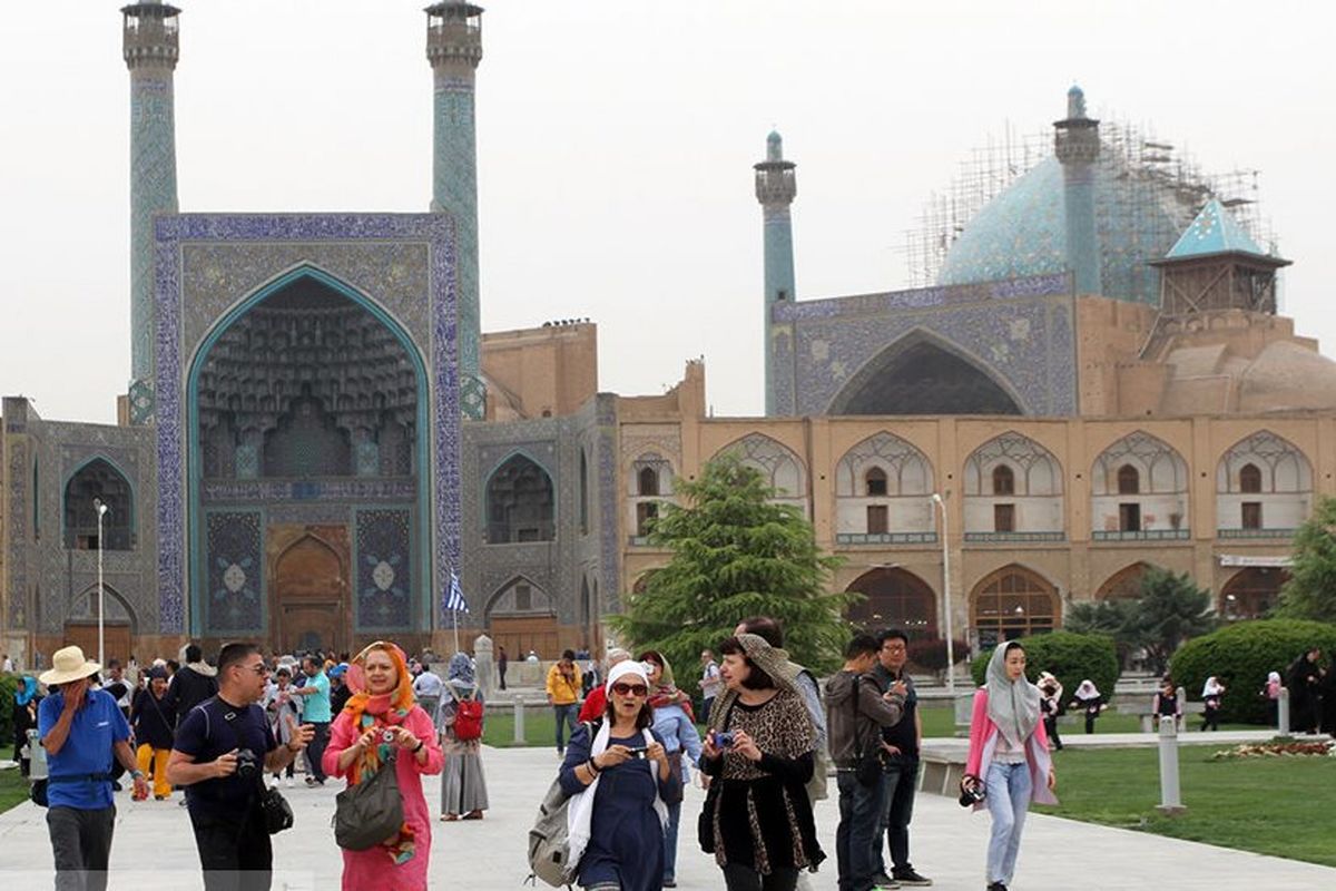 ورود گردشگران خارجی به اصفهان از مرز 900 هزار نفر گذشت